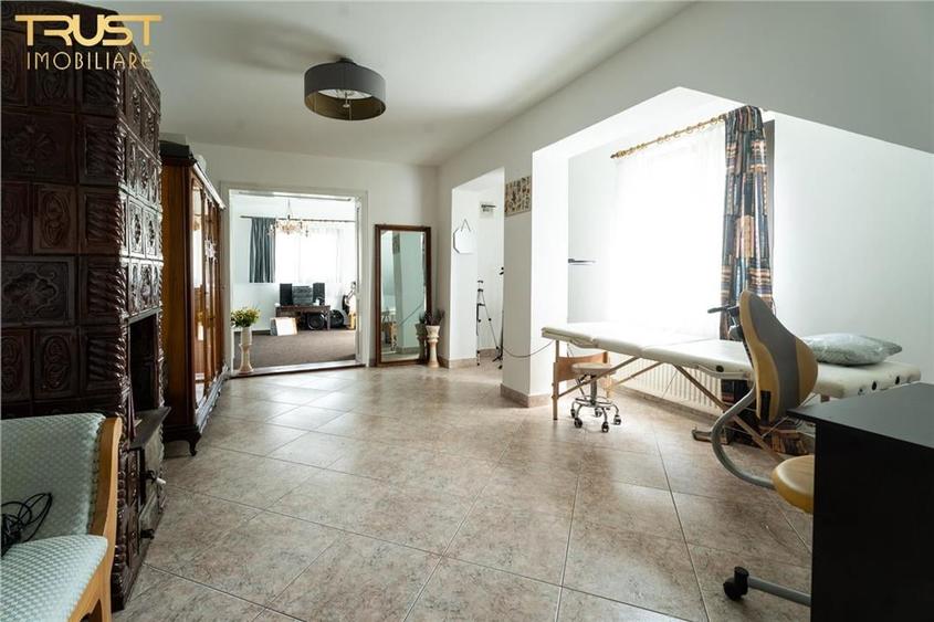 Apartament cu 9 camere semidecomandat în Central