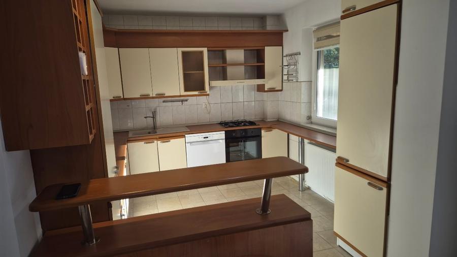 Duplex cu 5 camere cu Canalizare în Central
