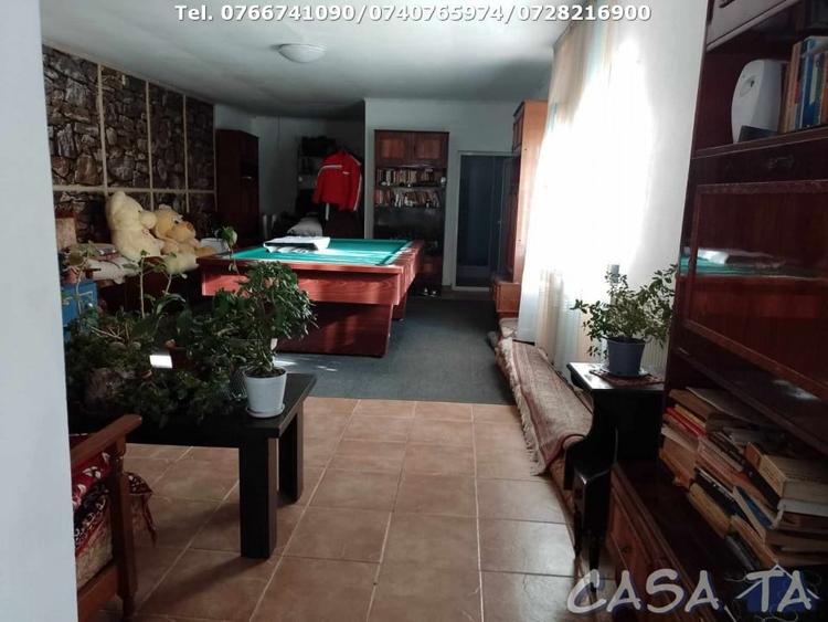 Casă individuală cu 6 camere cu Canalizare în Central