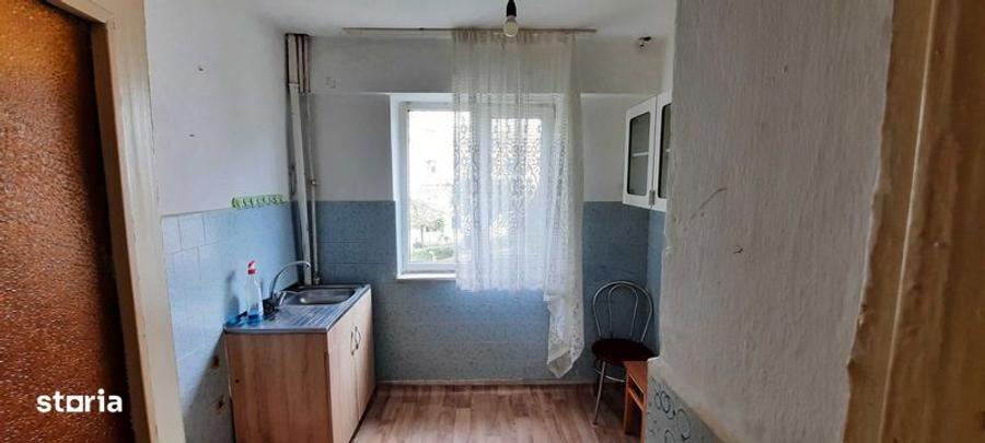 Apartament cu 3 camere semidecomandat în Vest