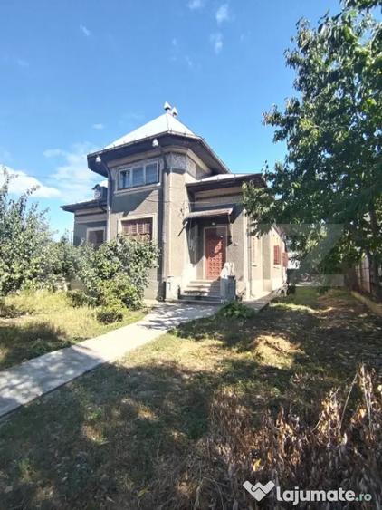 Casă cu 4 camere cu Teren 740 Mp în Cetate