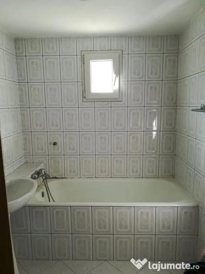 Apartament cu 4 camere decomandat în Gorjului