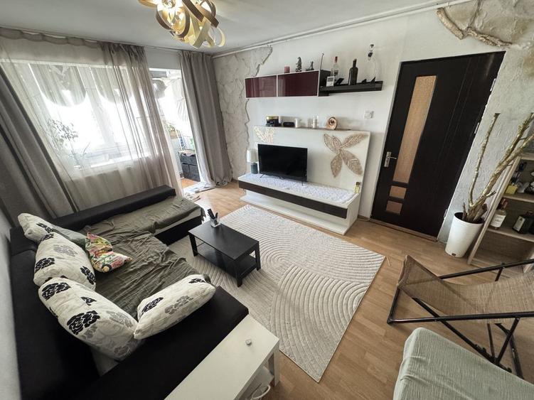 Apartament cu 2 camere decomandat, mobilat în Tomis Nord
