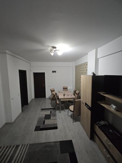 Garsonieră decomandată în Roșu
