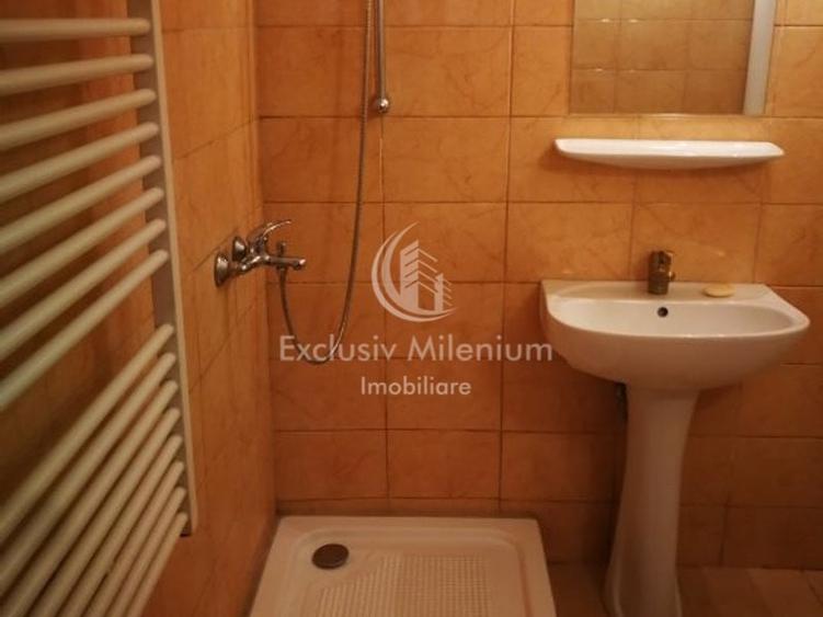 Casă individuală cu 6 camere cu Canalizare în Tineretului