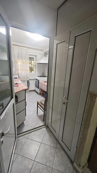Apartament cu 4 camere decomandat în Malu Roșu