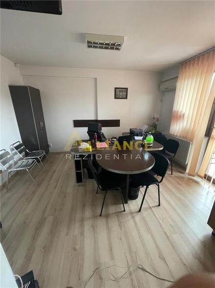 Birou, de 115 mp, în Central