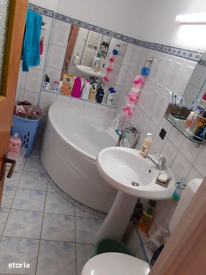 Apartament cu 3 camere decomandat în Nerva Traian