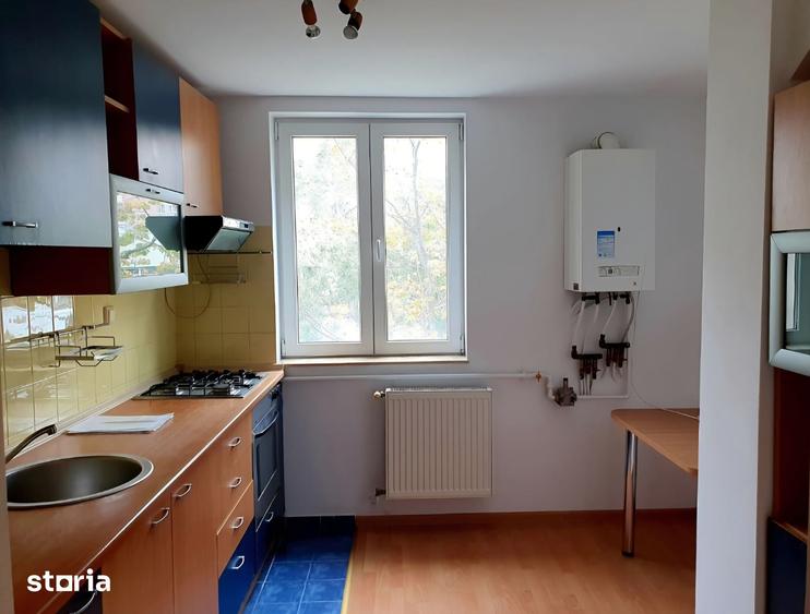 Apartament cu 3 camere în Drumul Taberei