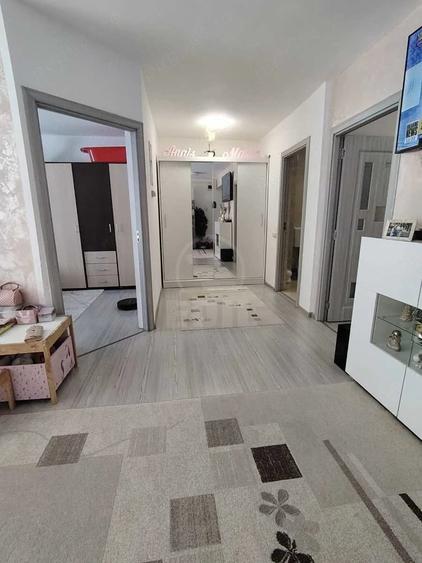 Apartament cu 3 camere semidecomandat în Central