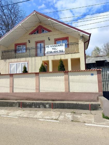 Casă cu Teren 1163 Mp în Valea Seacă