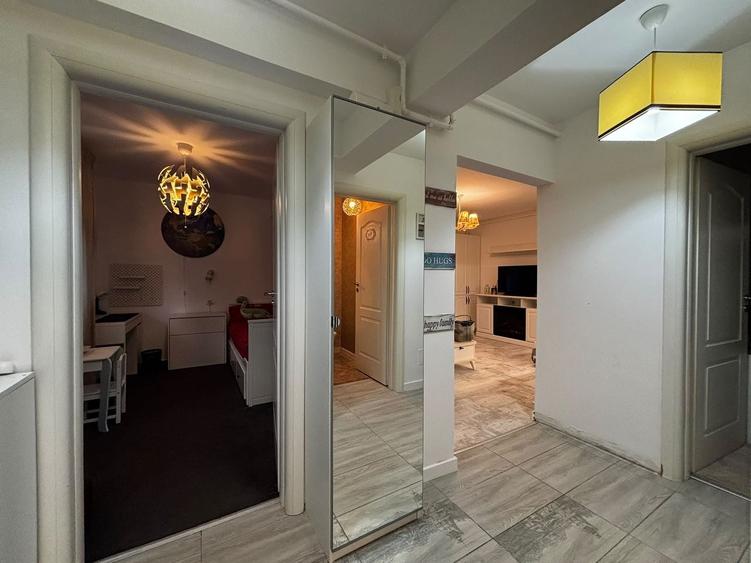 Apartament cu 3 camere decomandat în Central