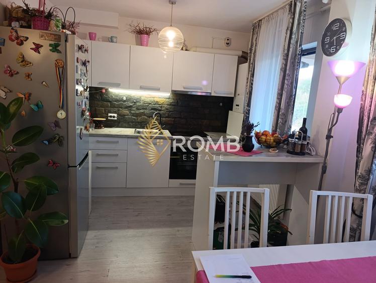 Apartament cu 3 camere decomandat în Florești