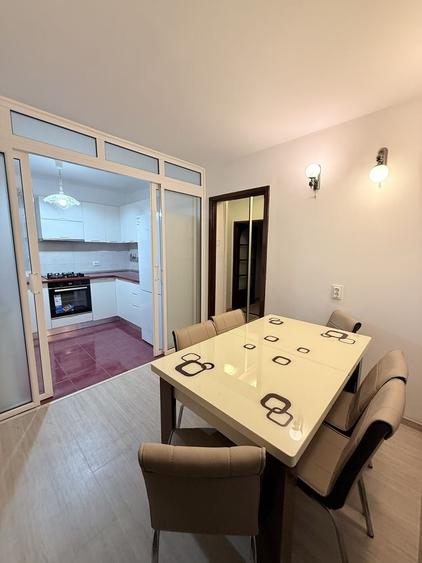 Apartament cu 3 camere decomandat în Cornișa