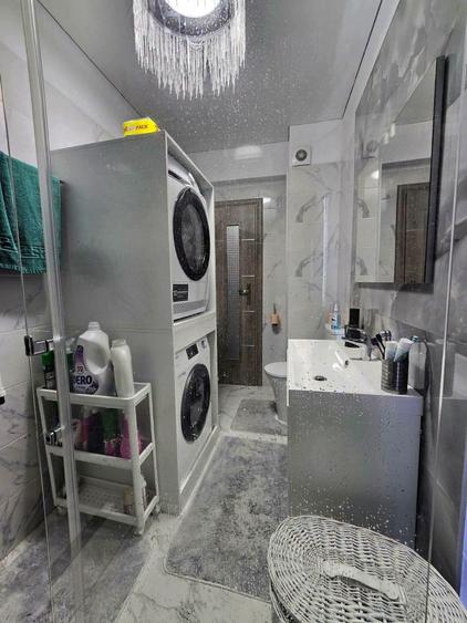 Apartament cu 3 camere semidecomandat, mobilat în Dobroești