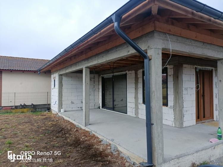 Casă cu 3 camere cu Teren 600 Mp în Solovăstru