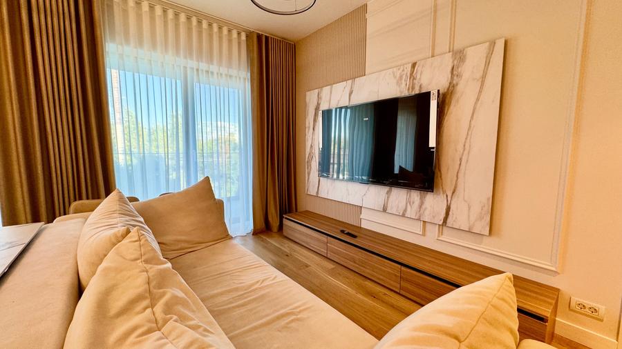 Apartament cu 3 camere semidecomandat în P-ta Presei Libere