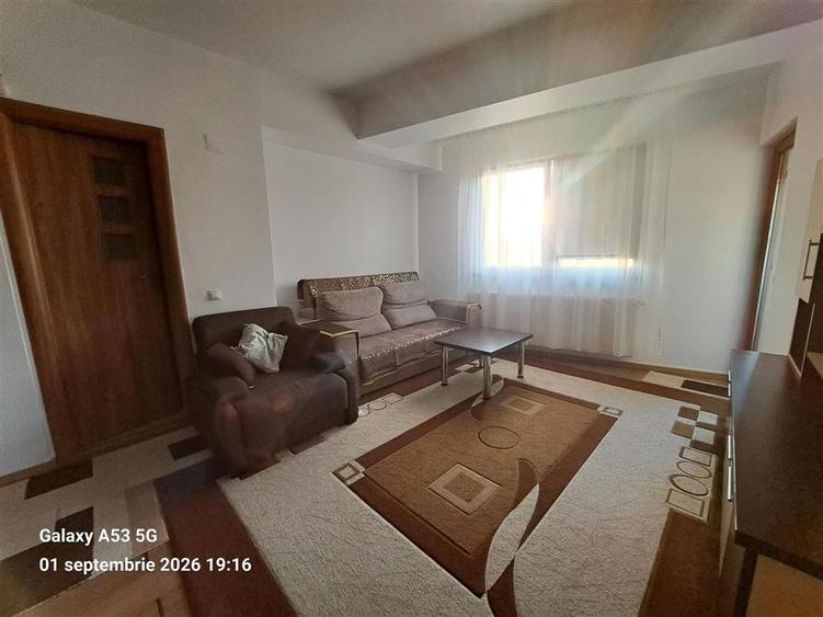 Apartament cu 4 camere decomandat, mobilat în Titan