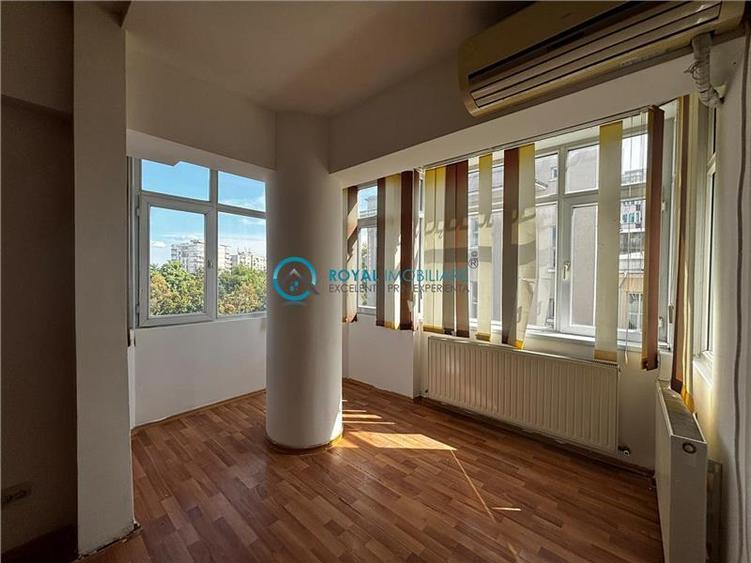 Apartament cu 3 camere decomandat în Republicii