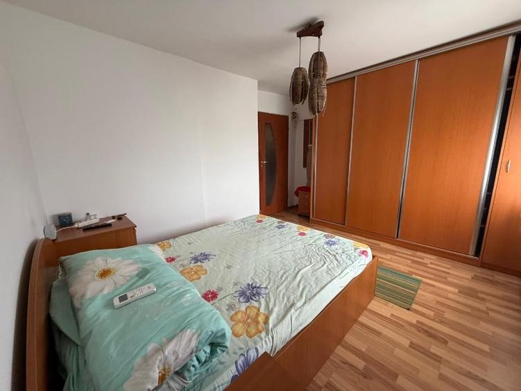 Apartament cu 3 camere decomandat, mobilat în Central