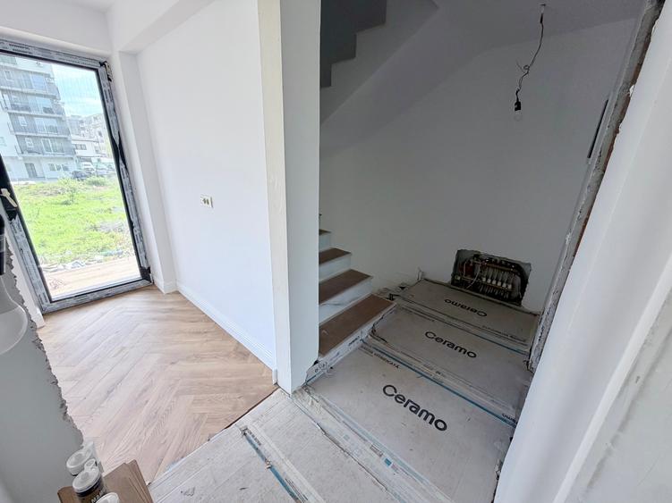 Duplex cu 4 camere cu Canalizare în Metalurgiei