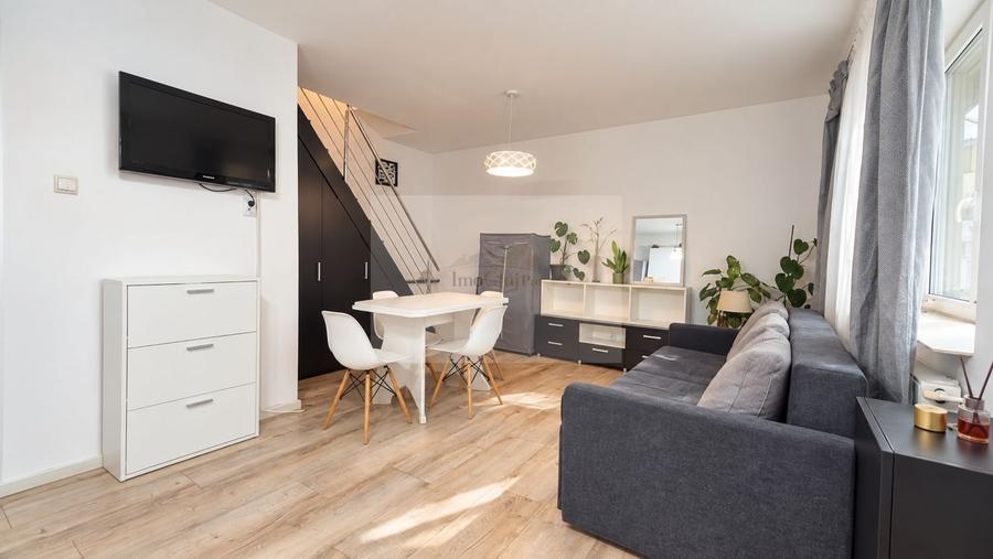 Apartament cu 3 camere semidecomandat, mobilat în Ultracentral