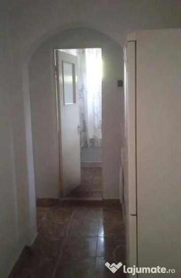 Apartament cu 2 camere decomandat în Micro 20