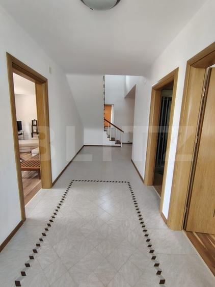 Casă individuală cu 6 camere cu Teren 4472 Mp în Tureni