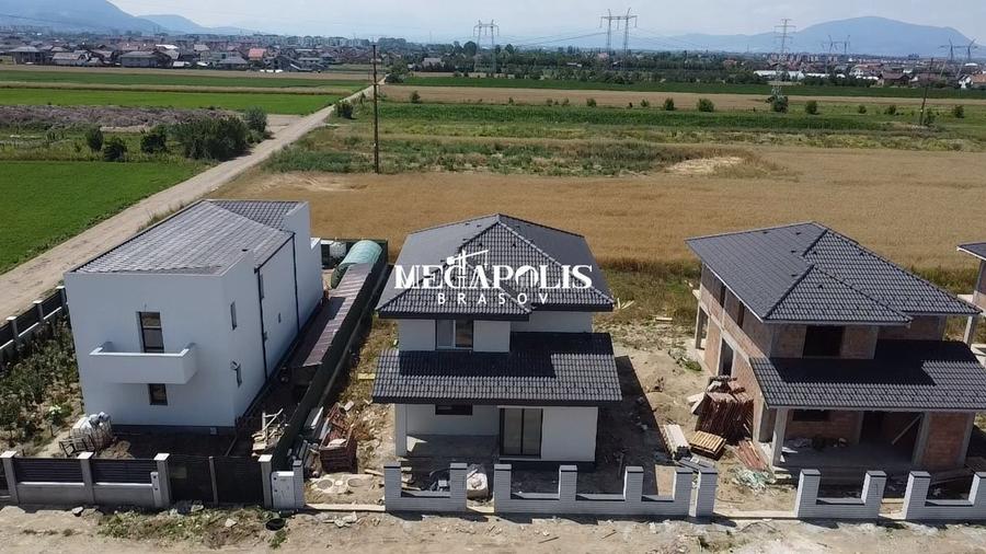 Casă individuală cu 4 camere cu Canalizare în Sânpetru