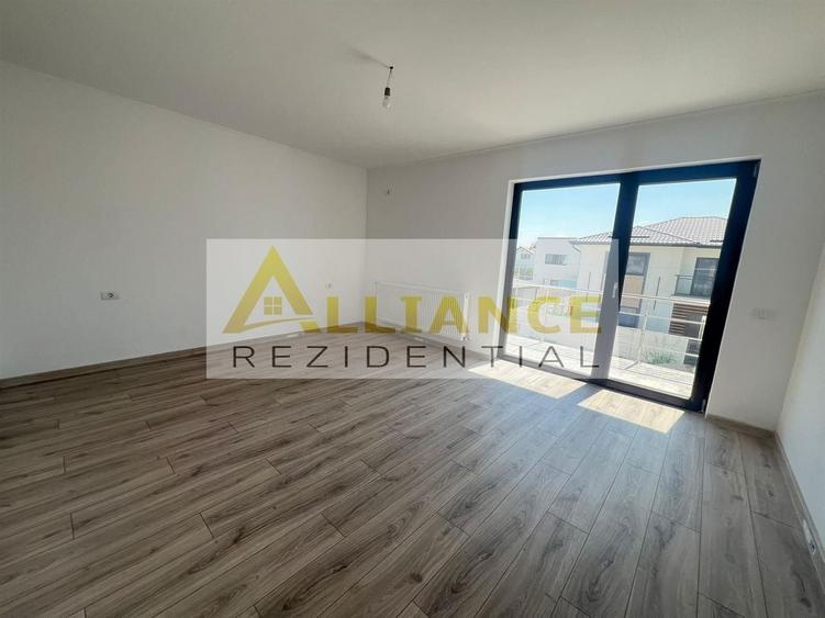 Casă individuală cu 4 camere decomandat cu Canalizare în Berceni