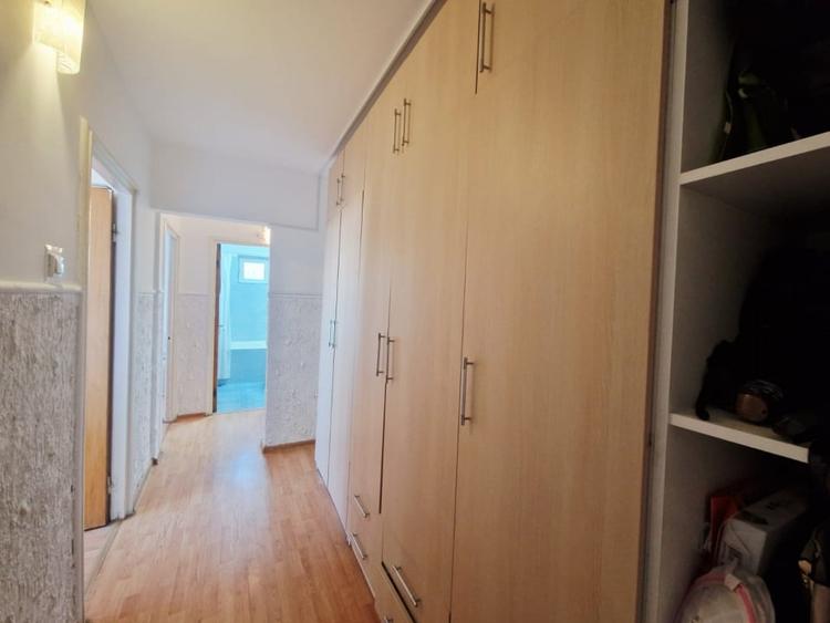 Apartament cu 4 camere decomandat, mobilat în Pantelimon