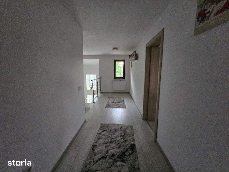 Casă cu 5 camere cu Teren 250 Mp în Cățelu