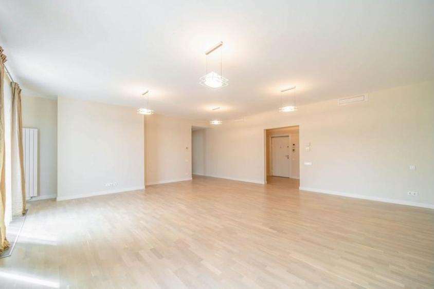 Apartament cu 4 camere în Aviatorilor