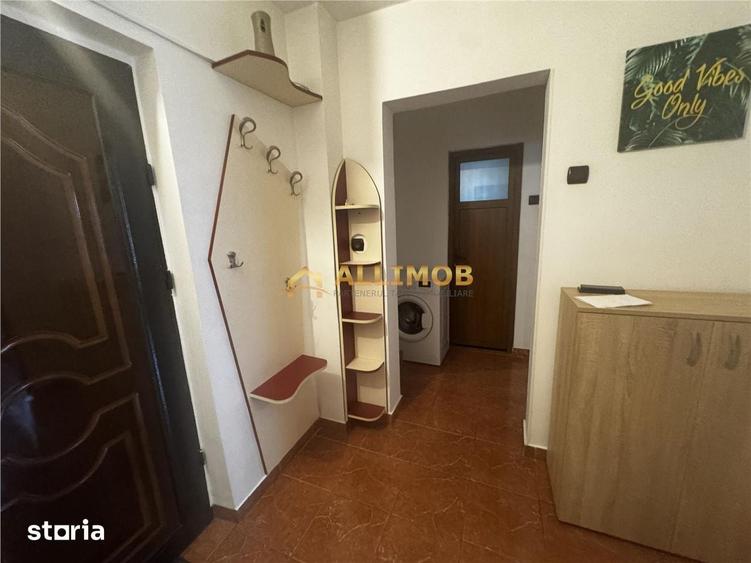Apartament cu 2 camere decomandat în Republicii