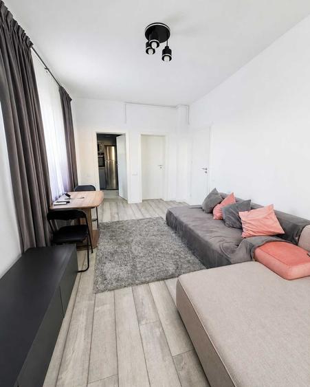 Apartament cu 3 camere decomandat în Roșu