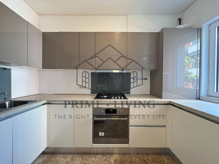 Apartament cu 4 camere decomandat, mobilat în Polonă