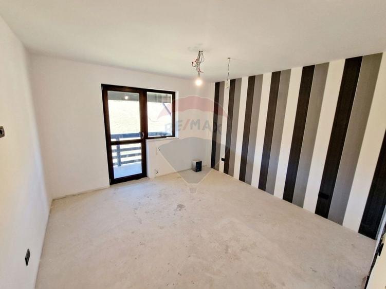 Casă cu 8 camere cu Teren 1502 Mp în Central