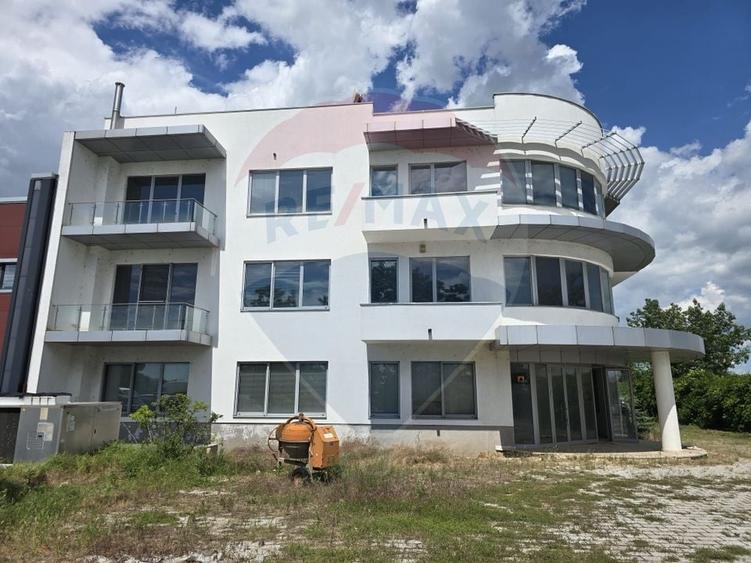 Birou, de 1,300 mp, în Glina