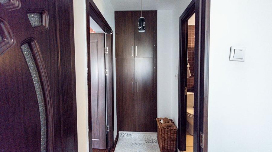 Apartament cu 3 camere semidecomandat, mobilat în Titan
