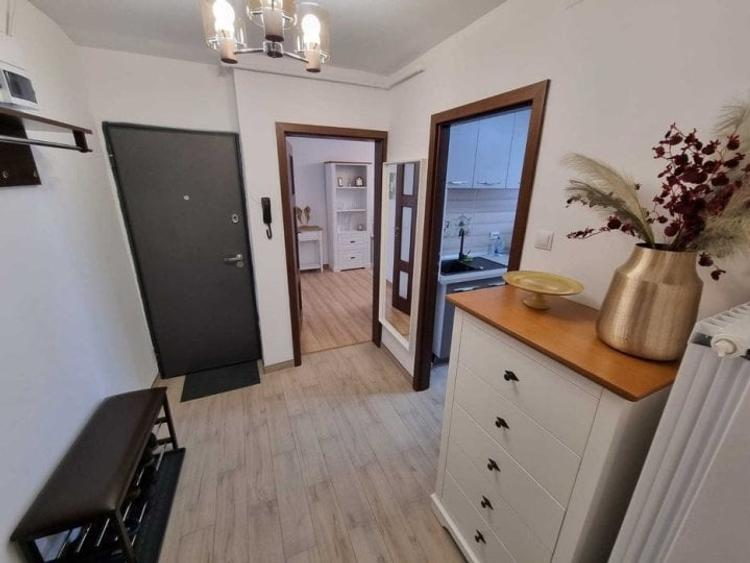 Apartament cu 3 camere decomandat, mobilat în Crângași