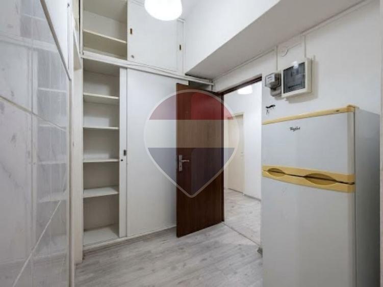 Apartament cu 5 camere semidecomandat în Magheru