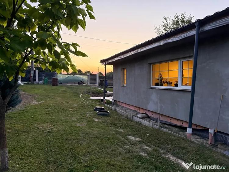 Casă cu 4 camere în Păun