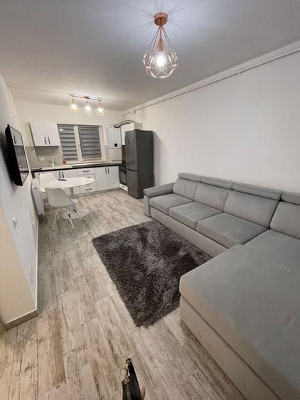 Apartament cu 2 camere în Apărătorii Patriei
