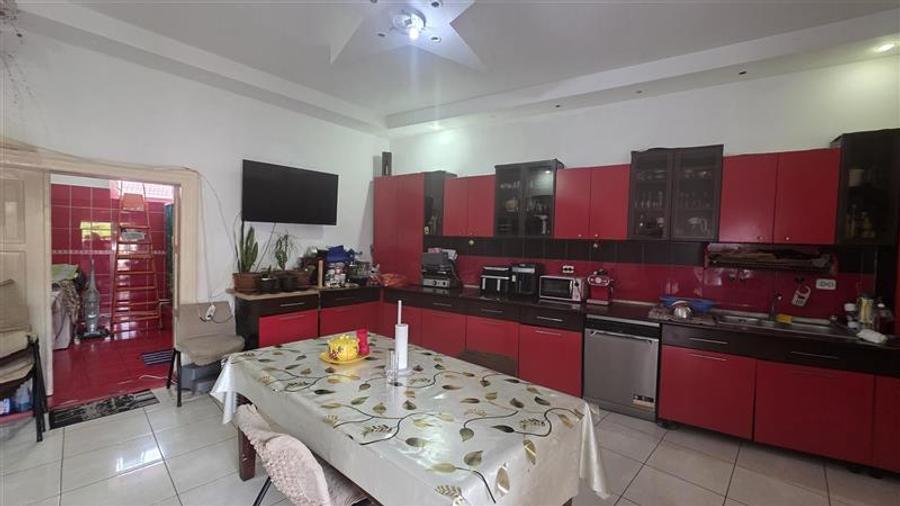 Casă cu 4 camere cu Teren 417.70999145508 Mp în Central