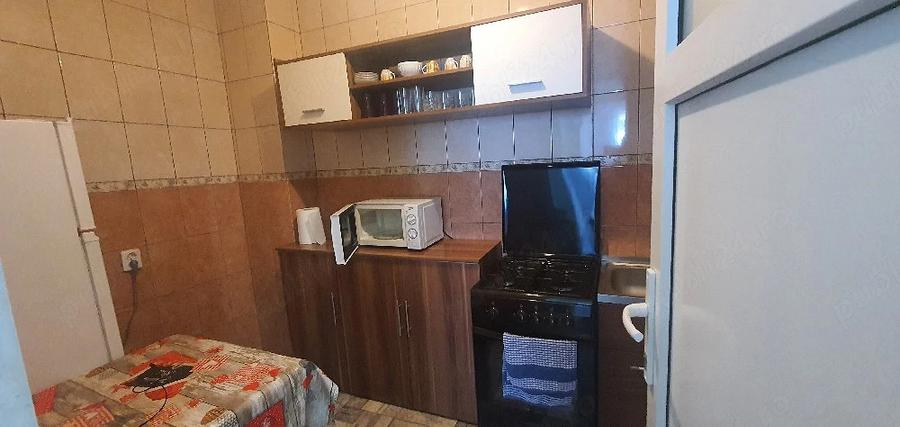 Apartament cu 3 camere decomandat, mobilat în Central