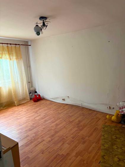 Apartament cu 4 camere decomandat în Paltiniș
