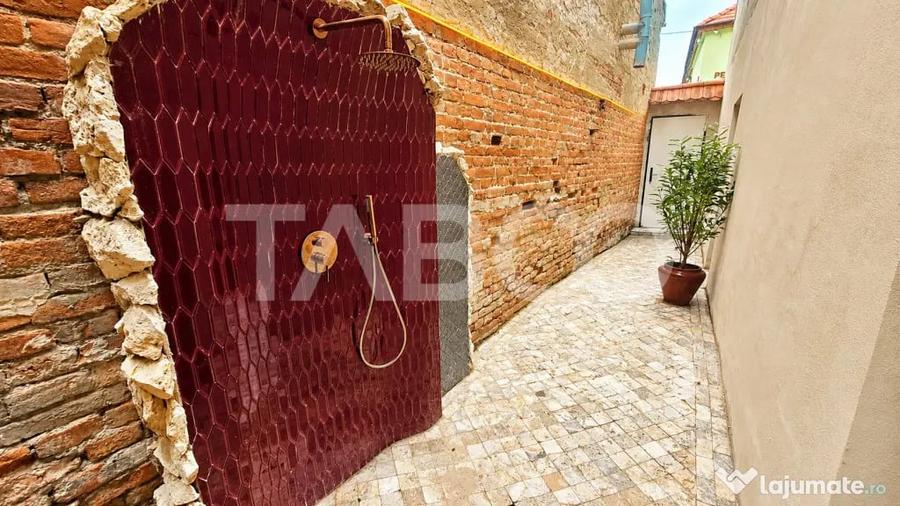 Apartament cu 3 camere decomandat în Orașul de Jos