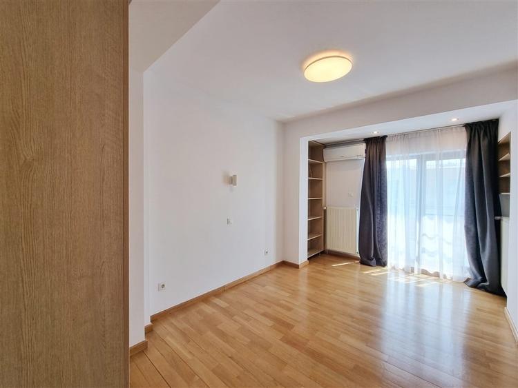 Apartament cu 4 camere decomandat în Floreasca