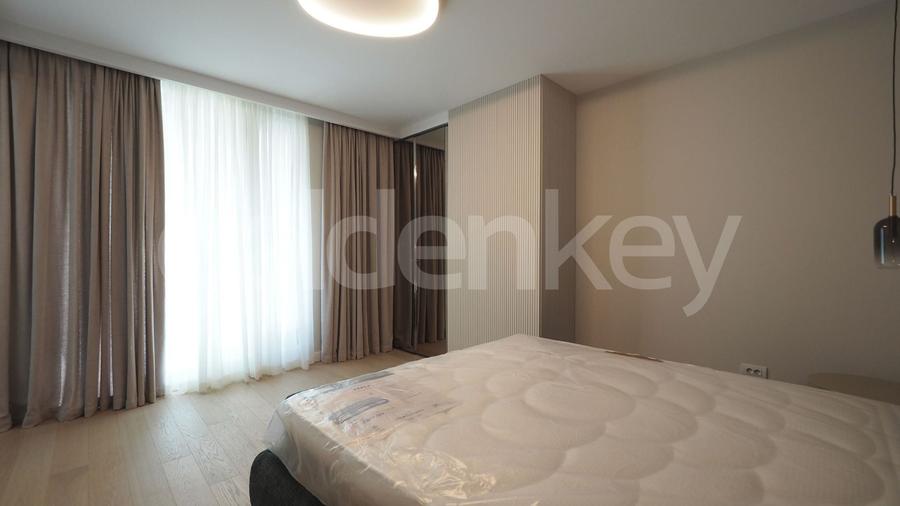 Apartament cu 4 camere semidecomandat, mobilat în Aviatorilor