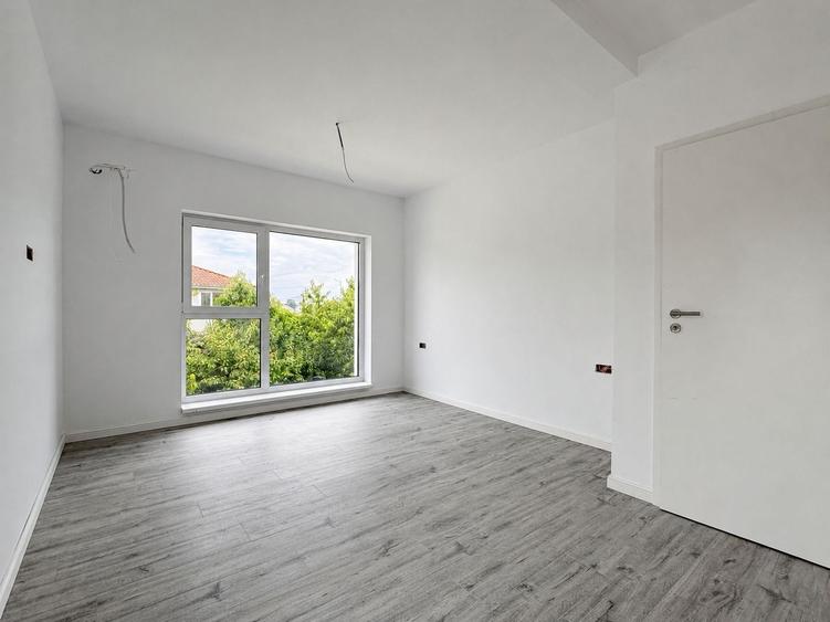 Duplex cu 4 camere cu Canalizare în Ghiroda